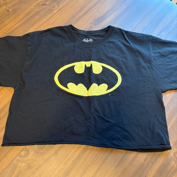 Batman Black Logo Tee Women’s Size Large‎ Crop Top - Picture 1 of 11